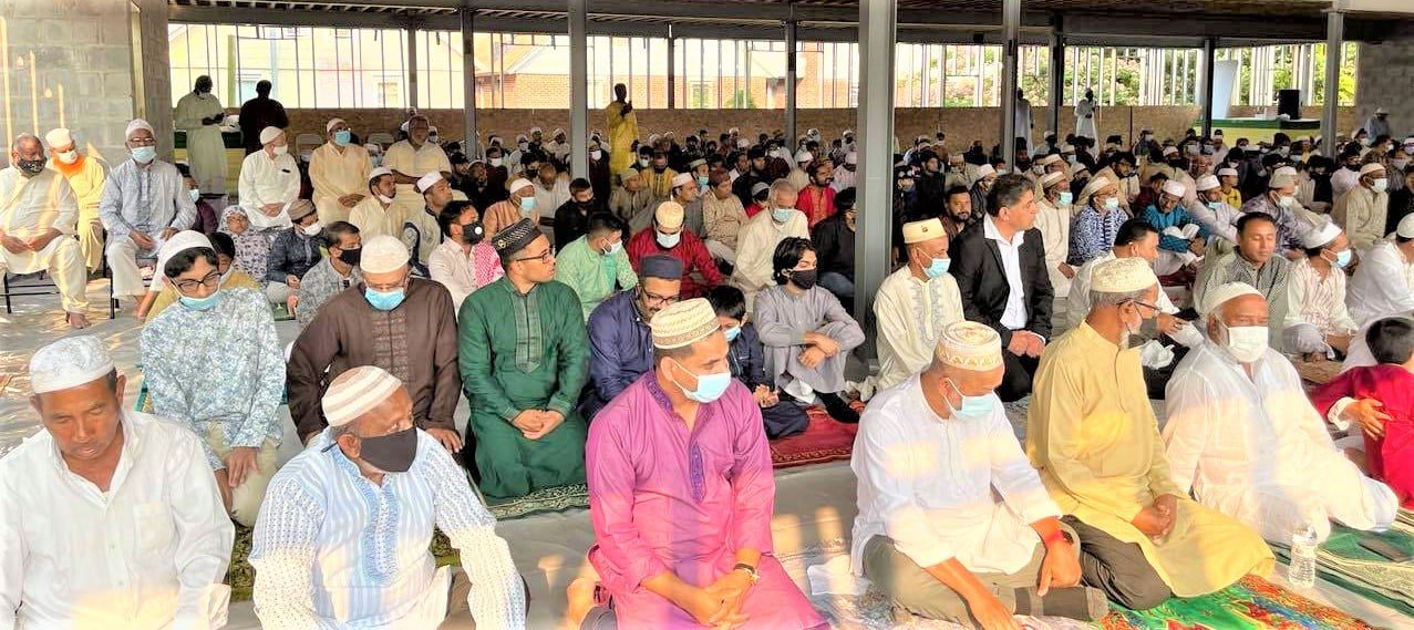 A community of Muslims praying